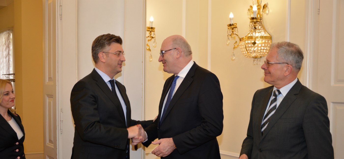 Predsjednik Vlade Plenković s povjerenikom EK Hoganom 